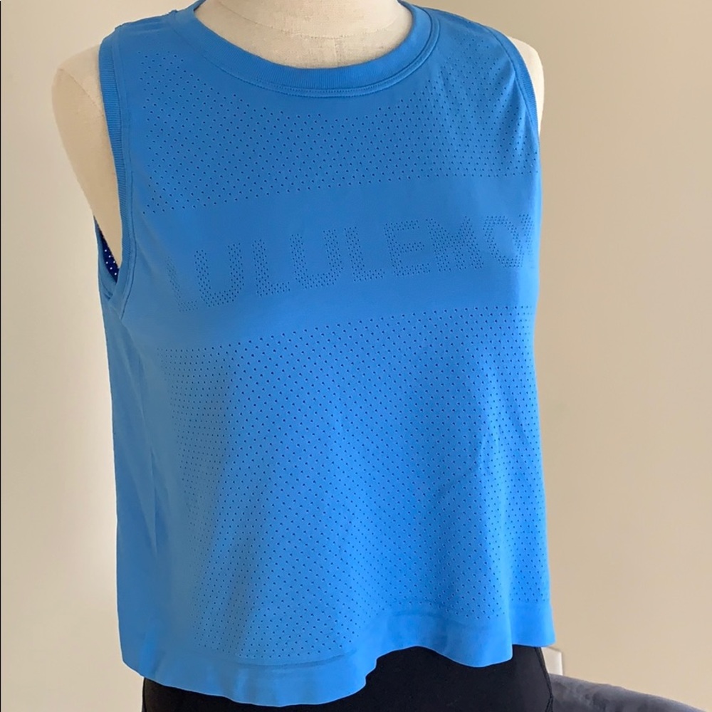 Lululemon Breeze By Muscle Crop Tank
